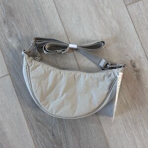 Uniqlo round ultra mini Bag